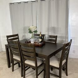 Ashley Furniture Dining Table & 6 Chairs / Mesa Comedor de 6 Sillas