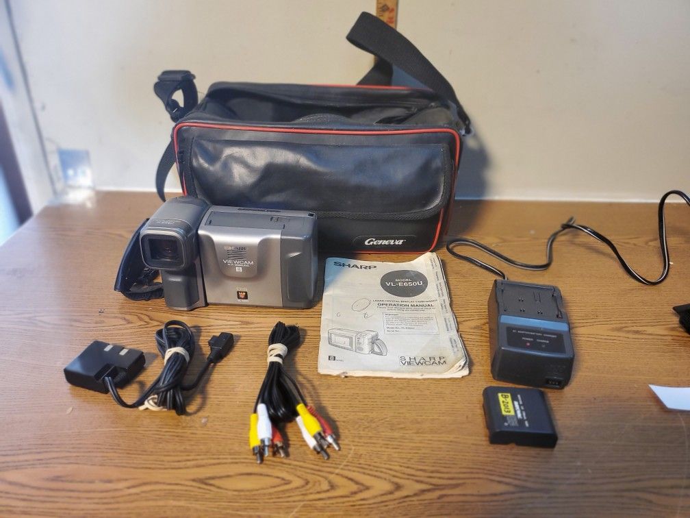 Sharp VL-E659U 8mm Camcorder complete kit.