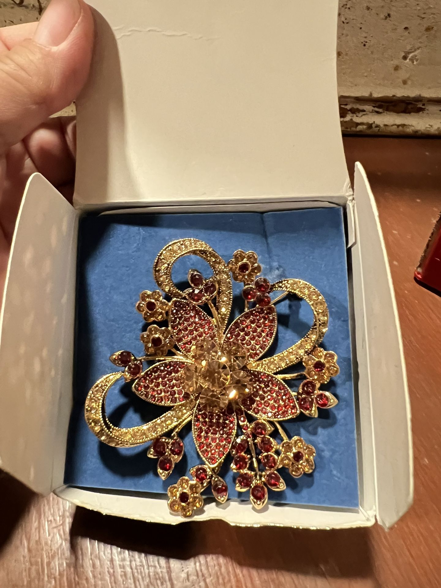 Avon 2006 35 Year Commemorative Gold-Tone Red Rhinestone Statement Flower Brooch