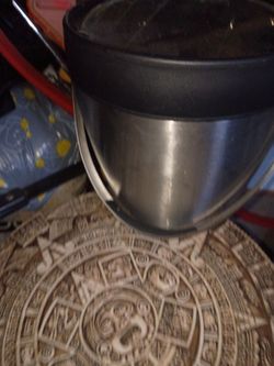 Stainless steel ice bucket with lid