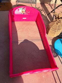 Toddler bed frame