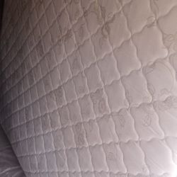 Queen Mattress And Box Spring 