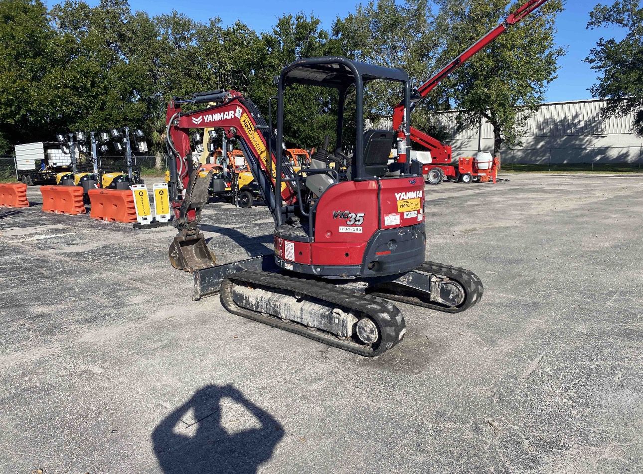 MINI EXCAVATOR 7,000 - 9,000 LB DIESEL ROPS