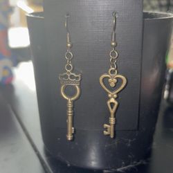King/Queen Earrings