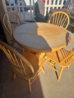 Mesa de comedor de 4 puestos