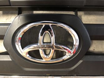 2016 Toyota Tacoma SR5 original grill