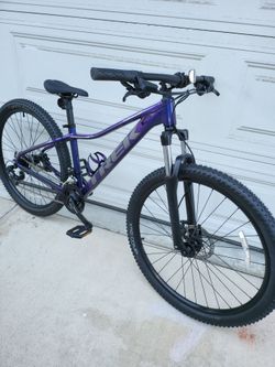Trek mountain bike size adult small Wheels 27.5 Multiple Speeds 21 Hydraulic Disc brakes New ridden one time 590 $ Firm