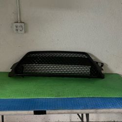 2020 2021 2022 TOYOTA COROLLA XSE FRONT LOWER GRILLE SEDAN OEM