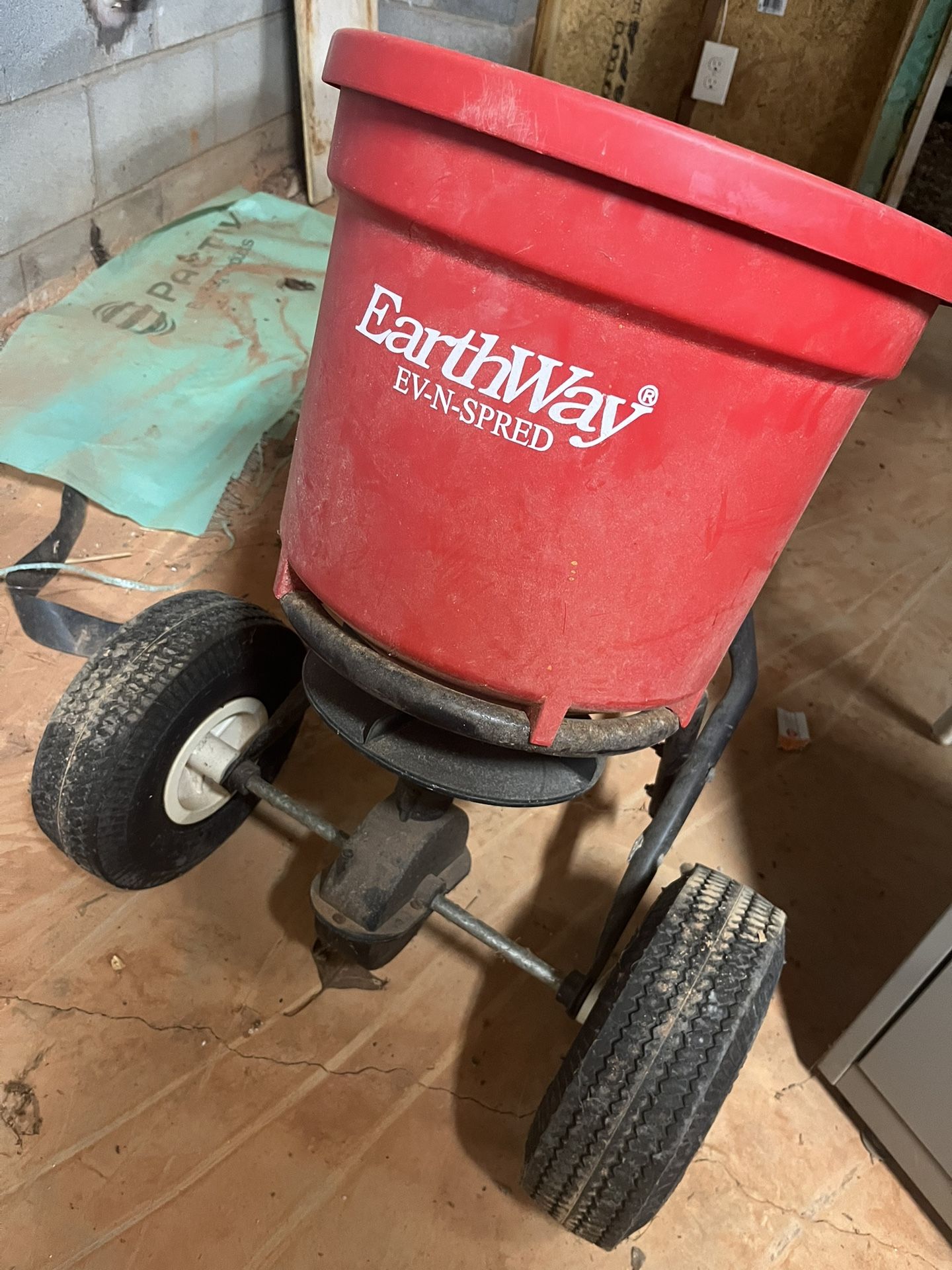 Earthway Ev-N-Spred