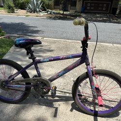 Girls Bike With Helmet 