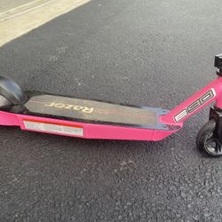 Electric Scooter Razor E90 Less Than A Year Old 