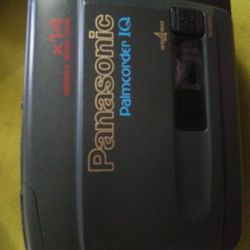 NEARLY NEW PANASONIC PALM CORDER 14. with CARRYING CASE!