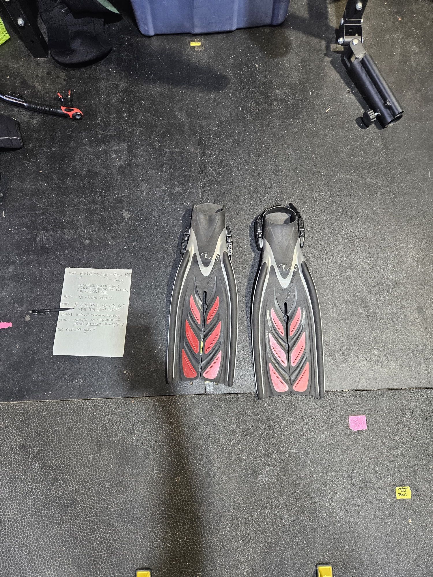 TUSA red and black split fins, size XS-S (US 5-7, EU 38-40)