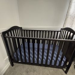 Like New Condition Crib 