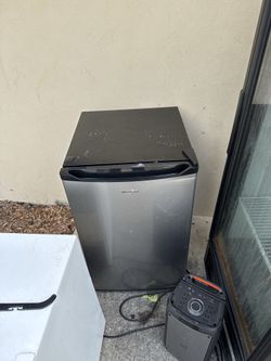 2 mini fridges & can or glass beverage refrigerator
