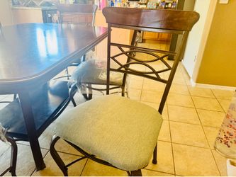 Dining room table and 6 chairs