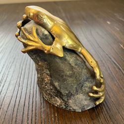 Vtg Brass Tree Frog on Metal Rock Statue Sculpture Paperweight Figurine Patina