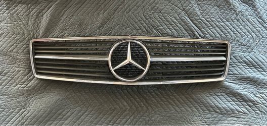 W126 560SEC / 500SEC / 380SEC bonnet grill / hood grill
