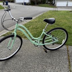 Huffy woman’s bike, barely used! Green