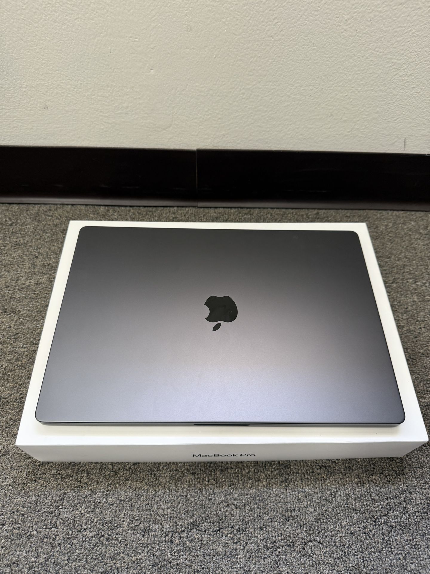 MacBook Pro M3 Max with 16C CPU, 40C GPU | 128GB Memory | 1TB SSD with AppleCare+ like New