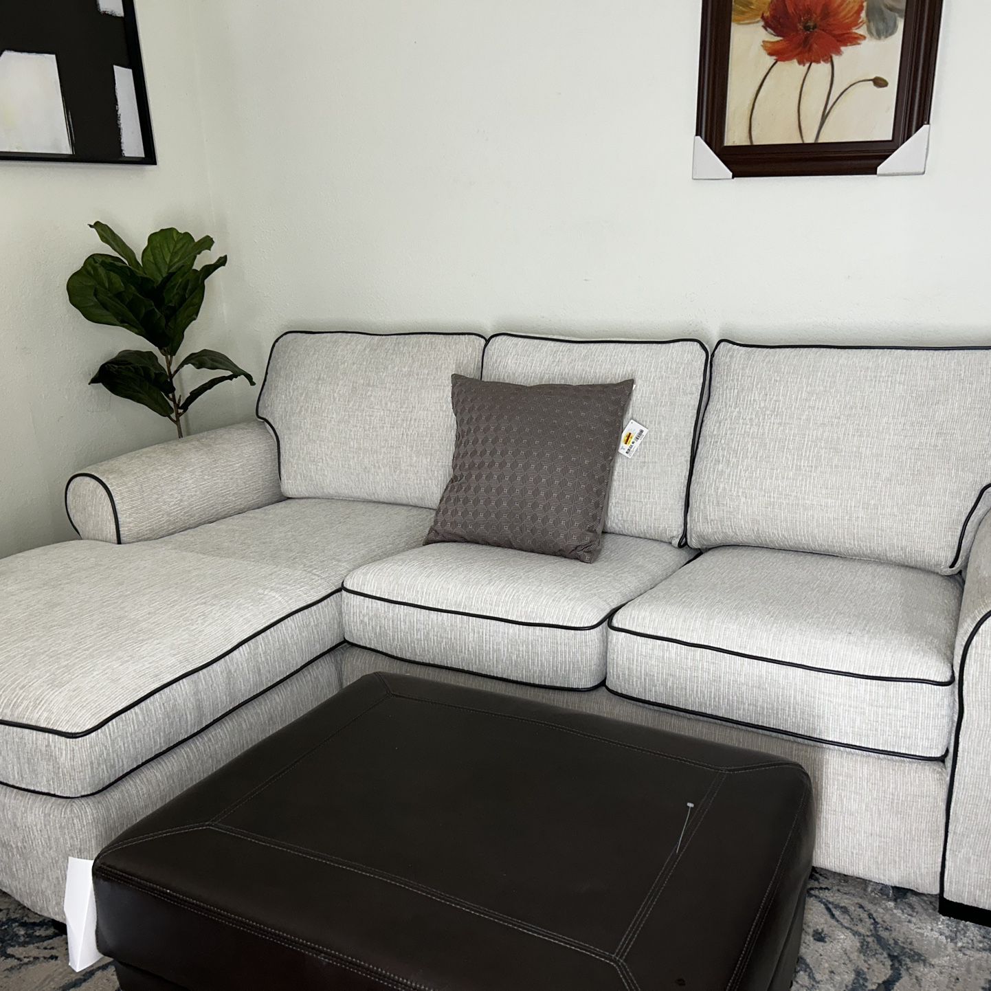 Fabric Sectional With a Chaise- Harleyrose 