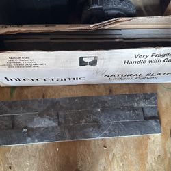 Ledger panels Tengo 4 Cajas. 