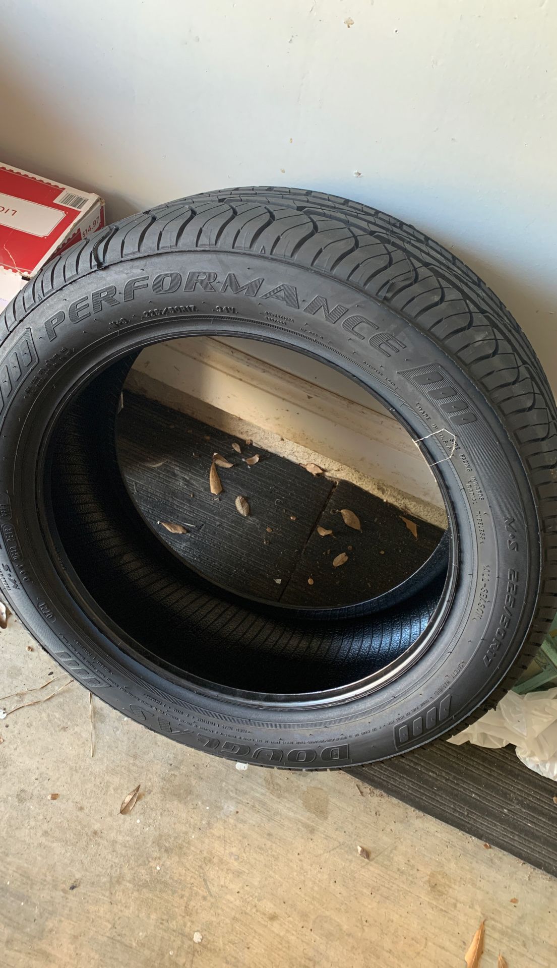 225 50 17 tire