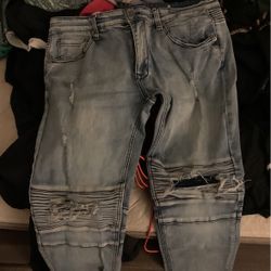 Men’s Jeans DO NOT HMU TRYING TO SCAM IM NOT STUPID DONT WASTE OUR TIME)