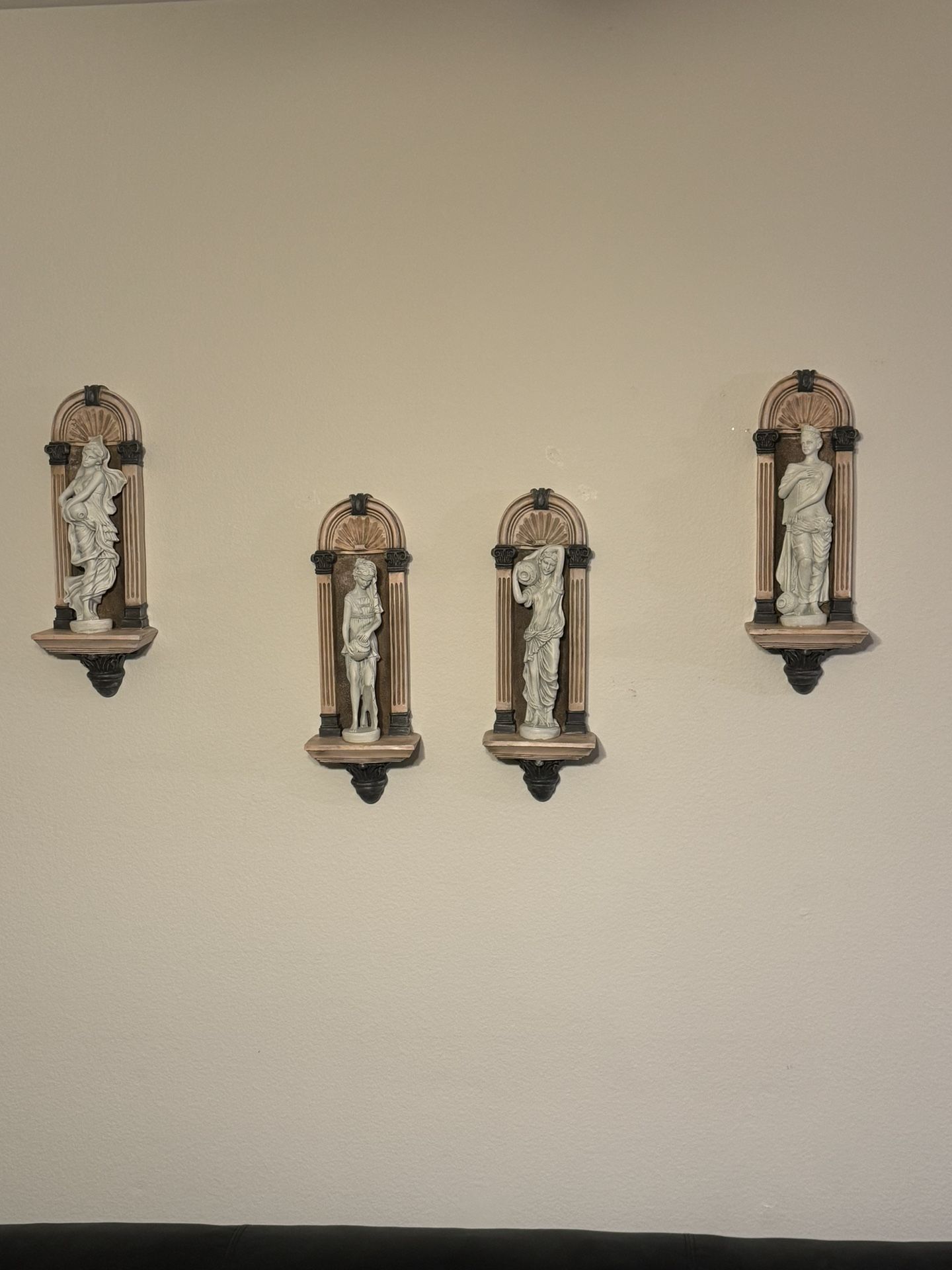 4 Hanging Wall Statues