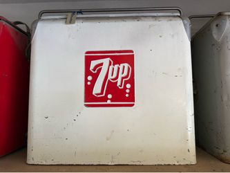 Vintage 7up ice chest