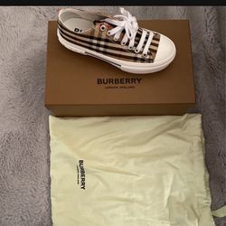 Burberry Shoes For Woman 