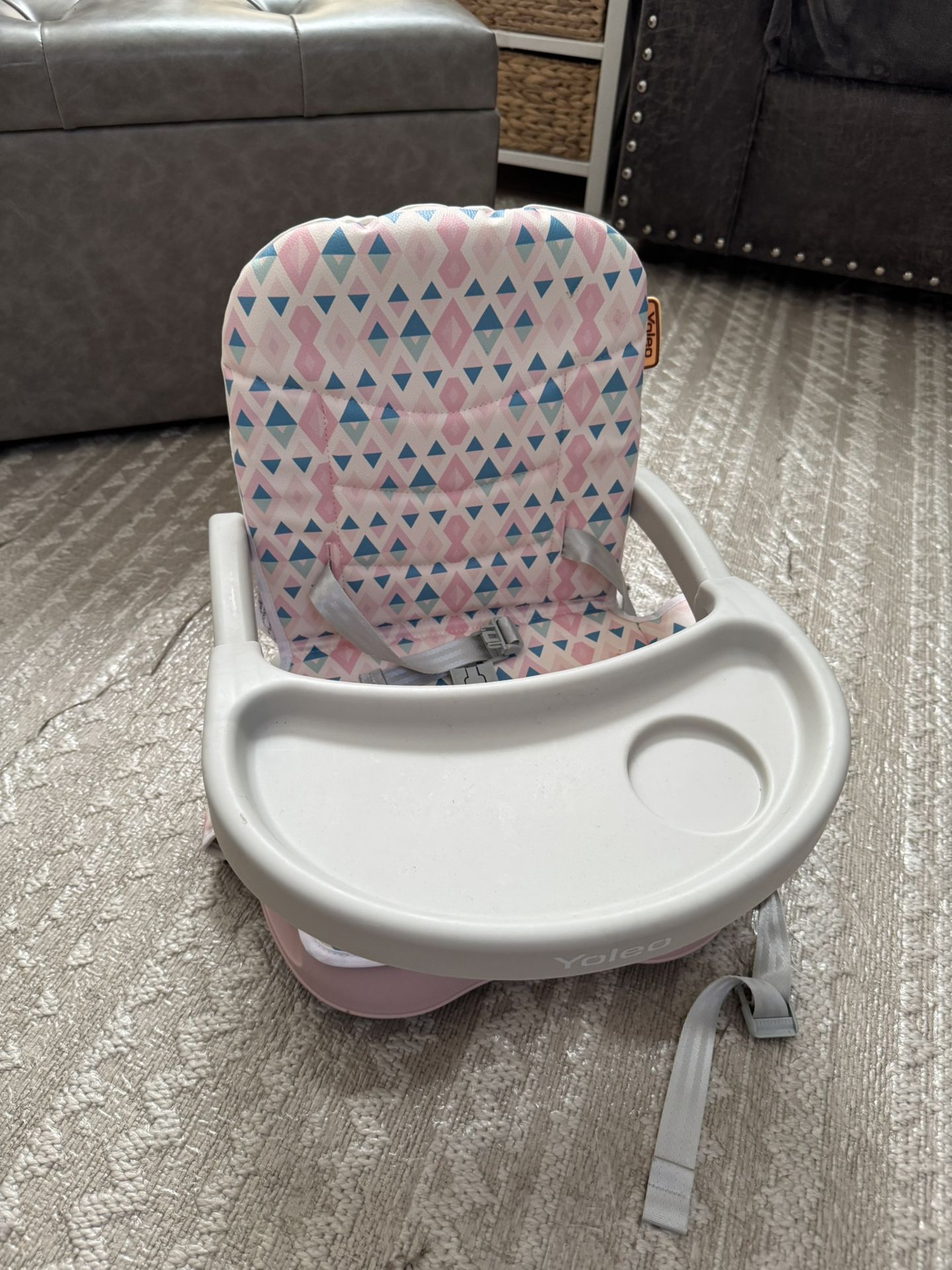 Stylish booster seat Baby To Eat 