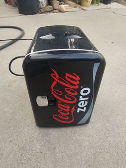 Mini refrigerator Works Good Very Cold