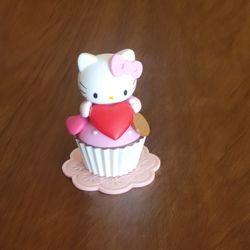 Vintage Sanrio Hello Kitty Sweet Delight Cupcake Trinket Box Figurine.
Pre-owned, good shape, please see photos for details.
Weight 3oz plus shipping