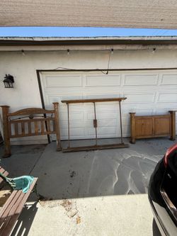 Full size Bed frame / needs reconditioning