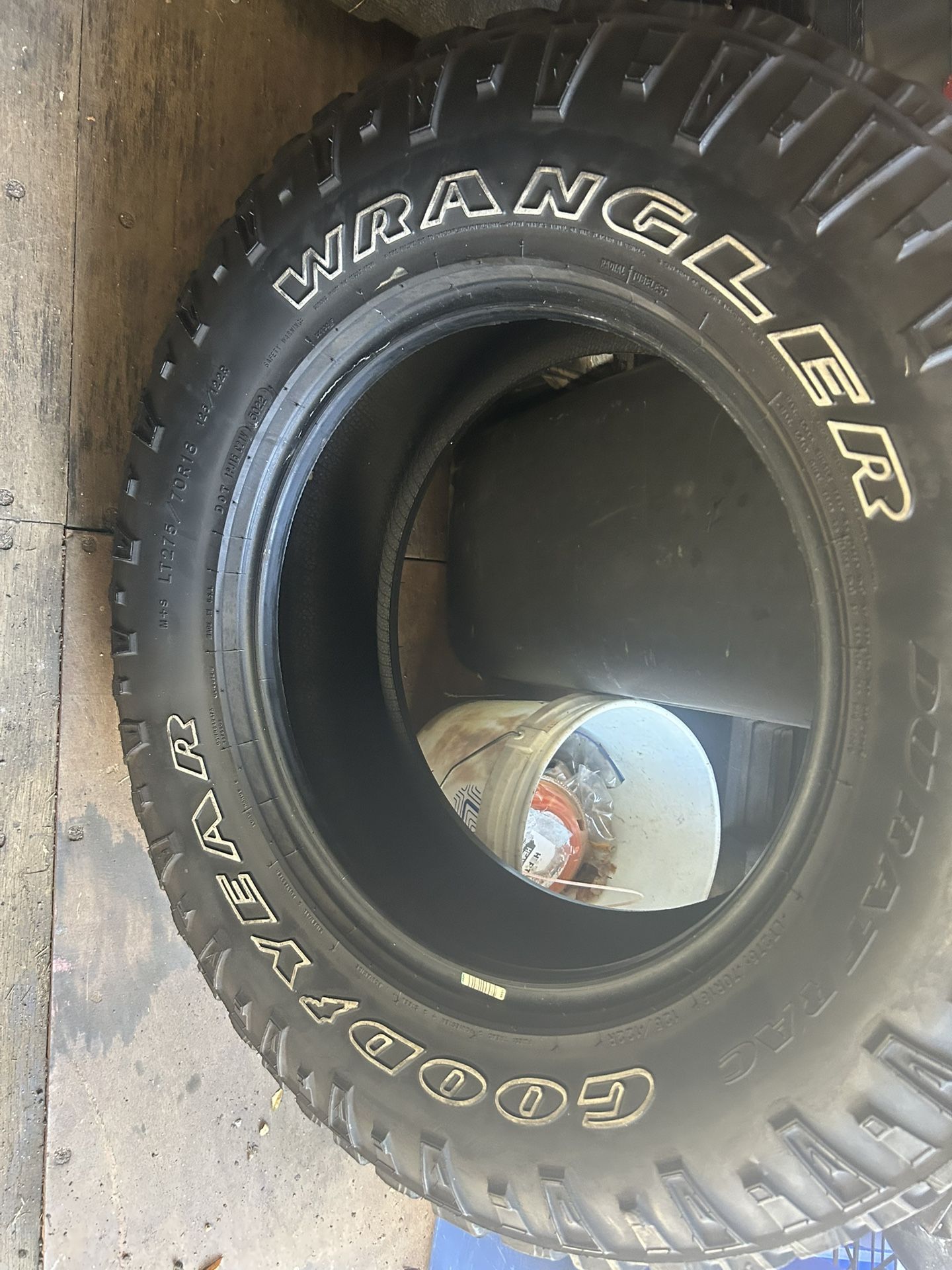 4 Goodyear Wrangler Duratrac  275/70/18 Load Range E