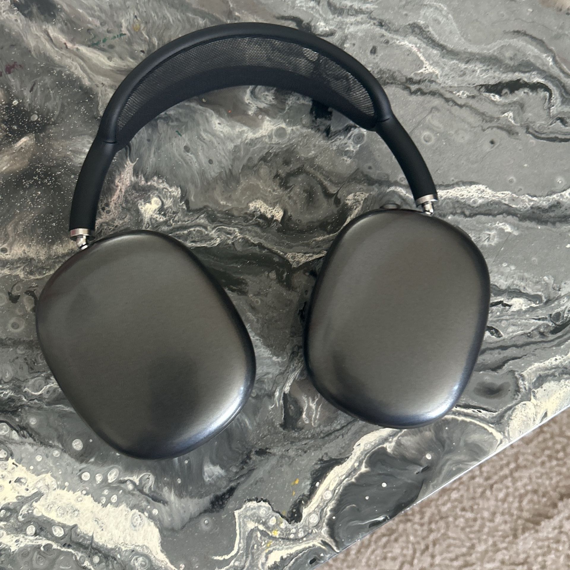 AirPod Max Selling