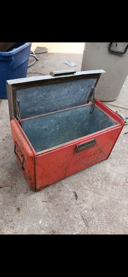 Vintage ice chest cooler