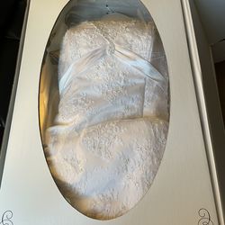 Beautifully Preserved Designer Maggie Sottero Wedding Dress