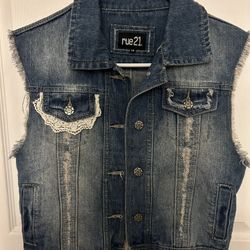 Rue21 Women’s Vest Size M