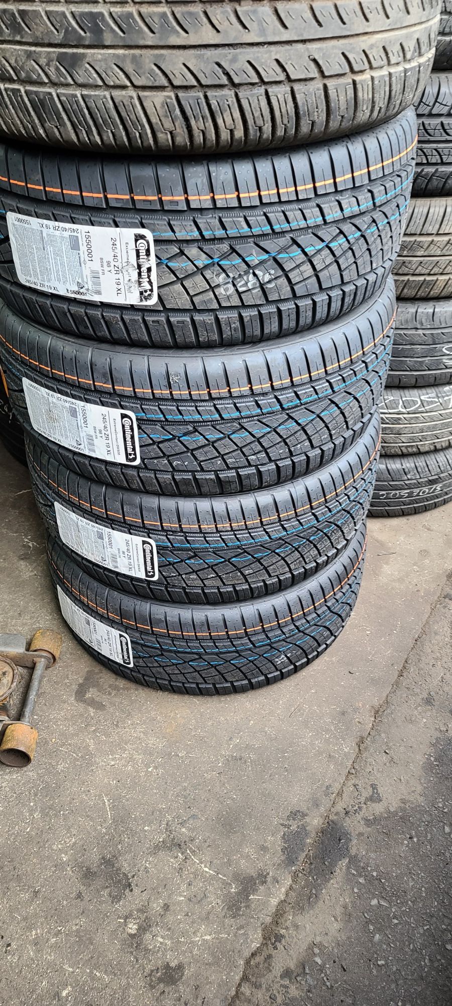 245/40/19 Continental XTR CTC DWS06