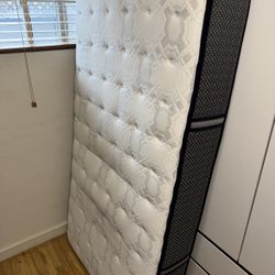 Sealy Performance Posturepedic TECHNOLOGY Twin Mattress