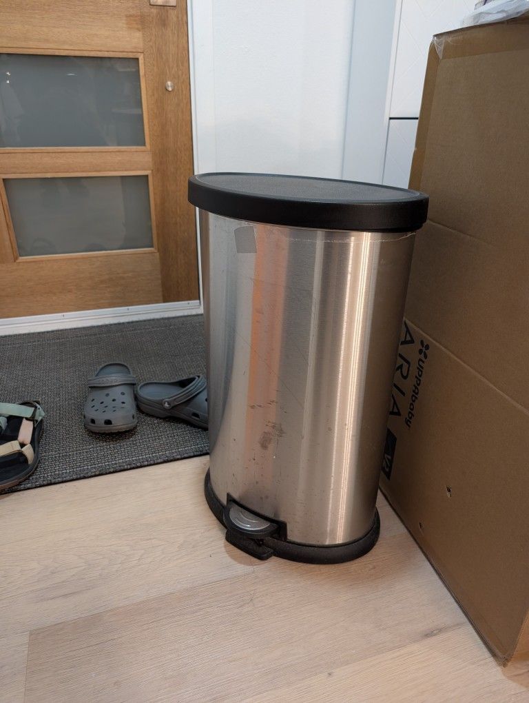 Step Trash Can 13 Gallons