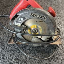12 Amp Skilsaw