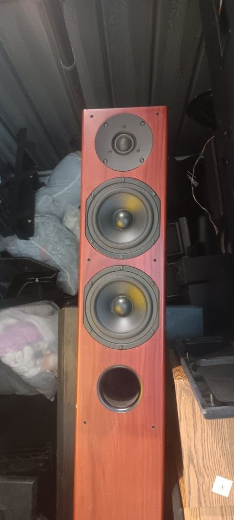 AV123 Floorstanding Speakers