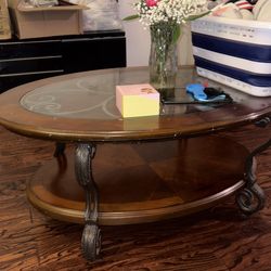 Oval coffee table