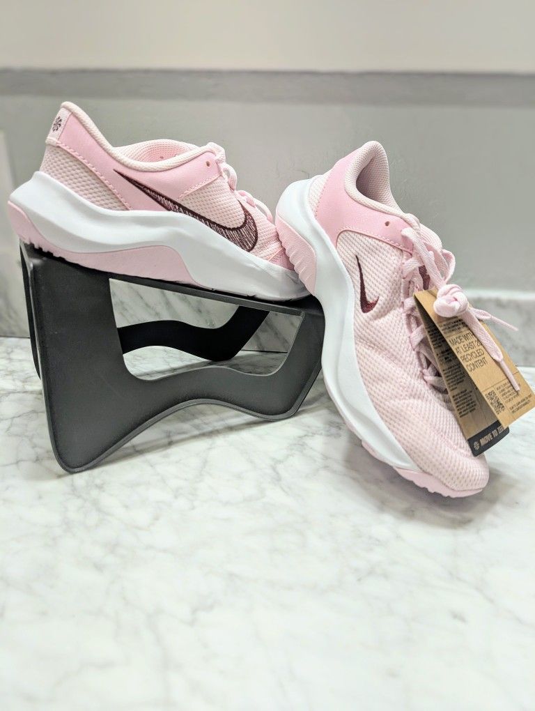 NEW Nike Women's Pink Athletic Shoes Size 8