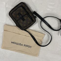 Louie Vuitton Cross Body Bag 