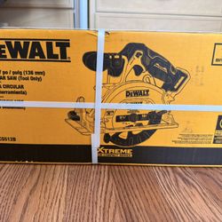 DEWALT XTREME 12-volt Max 5-3/8-in Brushless Cordless Circular Saw