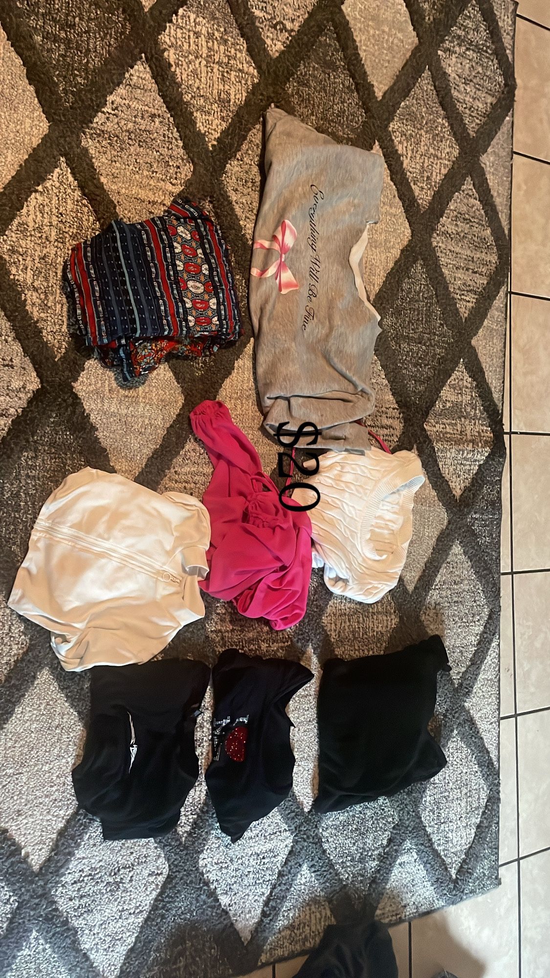 shirts/dress/sweatshirt 